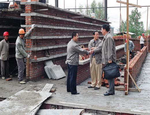 在伊敏电厂与用户讨论养护窑建设